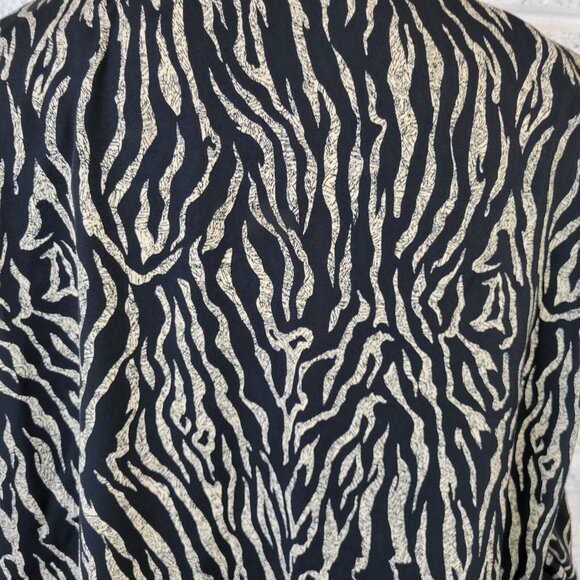 Urban Works Womens Top 1X Plus Roll Tab Sleeve Lightweight Black ANI71E - Picture 7 of 9